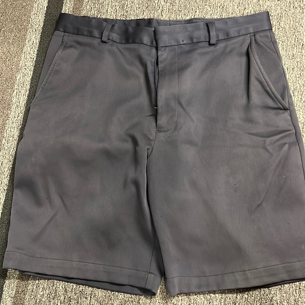Walter Hagen mens shorts. Size 32. Slate grey